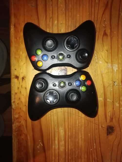 Controllers & Remotes 2 xbox 360 controllers for sale in Durban (ID
